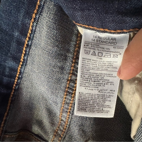 Old Navy Women's Fitted Regular Mid-Wash Denim Cuffed Shorts Plus 14 Denim NEW - Picture 6 of 10